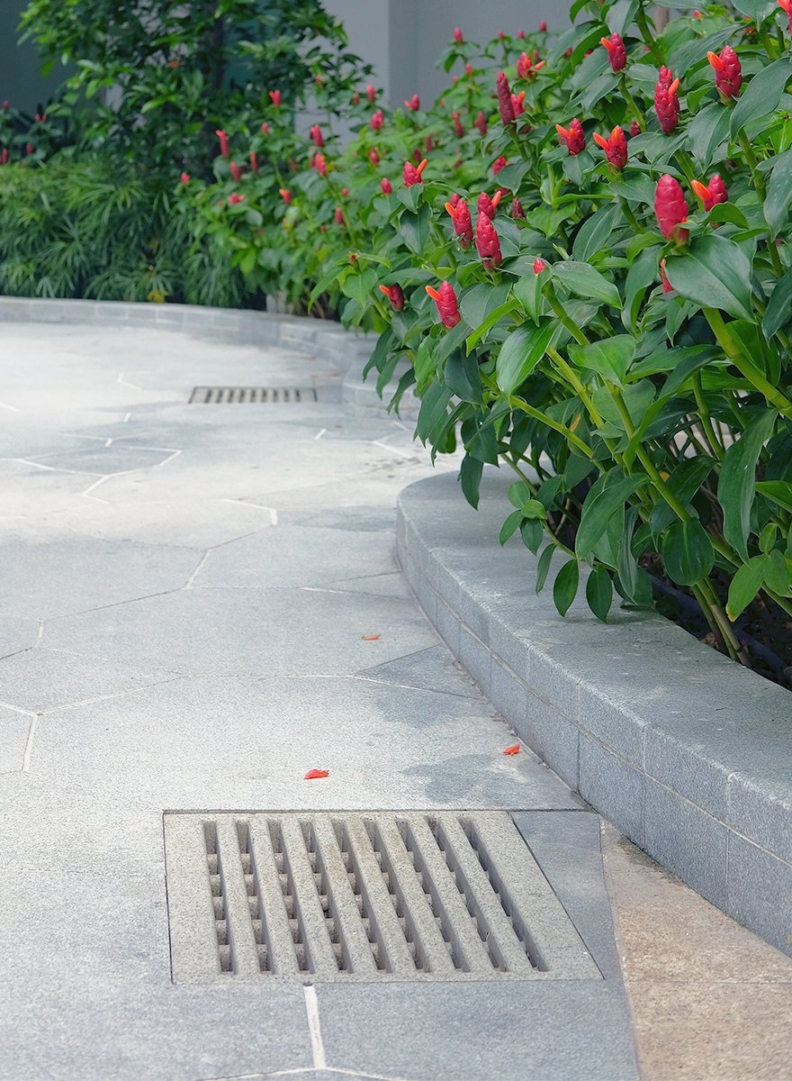 Modern reinforced stone sump grate Jonite in 8 St Thomas project