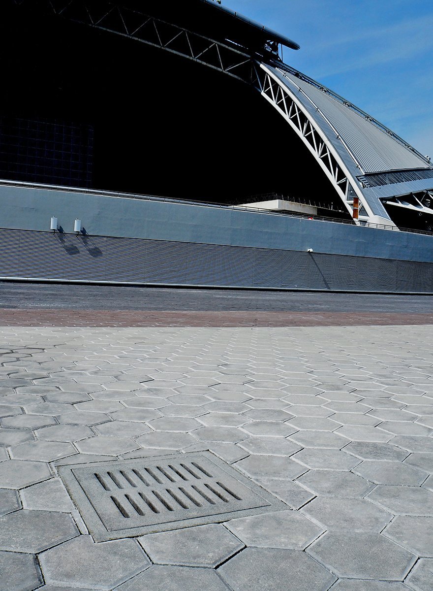 Jonite sump grates perfect colour matching with pavement Singapore Sports Hub