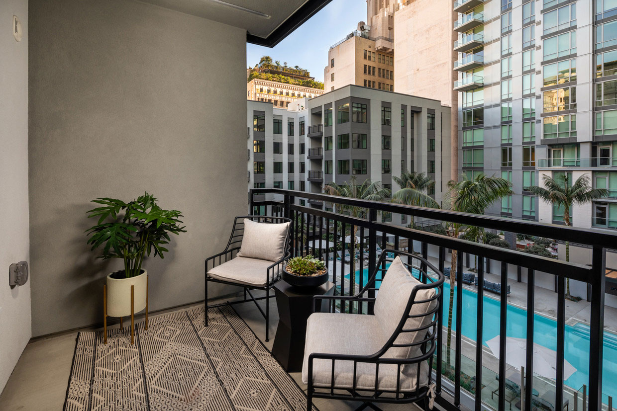 outside seating area overlooking the pool at Trademark 437 Apartments