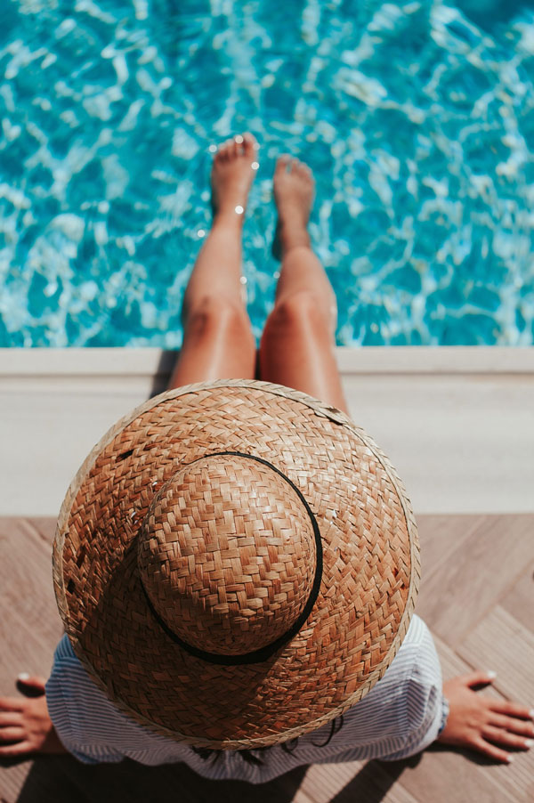 woman at the edge of the pool at Paseo de la Riviera