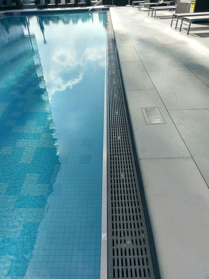 grates at the edge of the pool at Sky View Parc