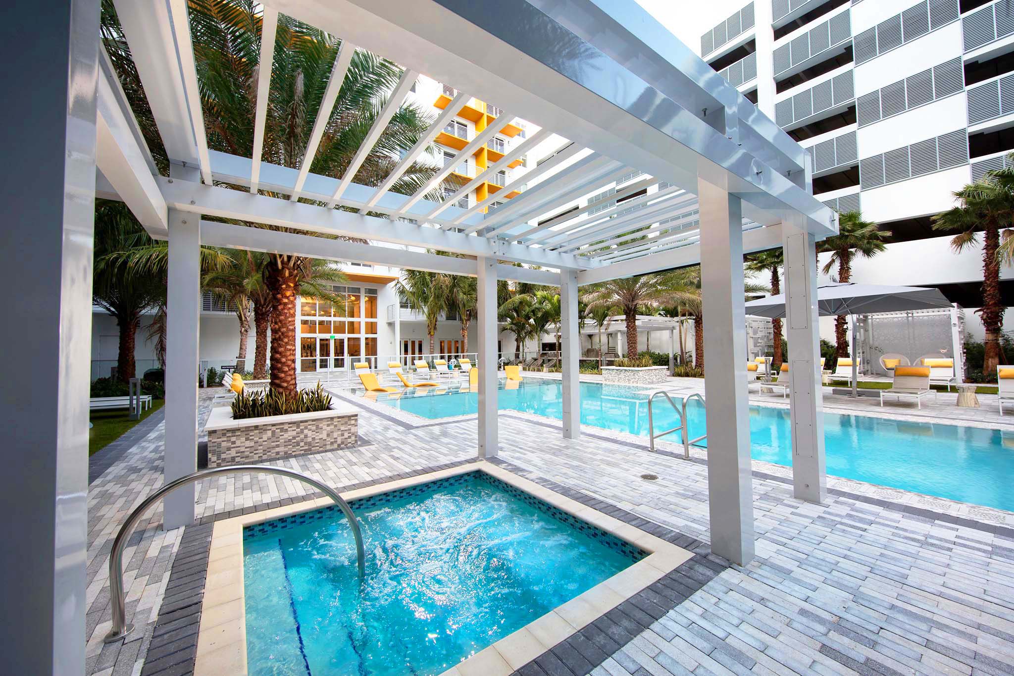 jacuzzi by the pool at Aura Boca