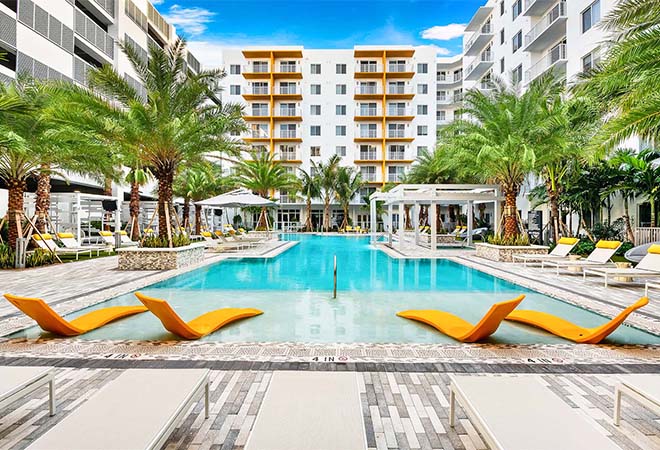 swimming pool at Aura Boca